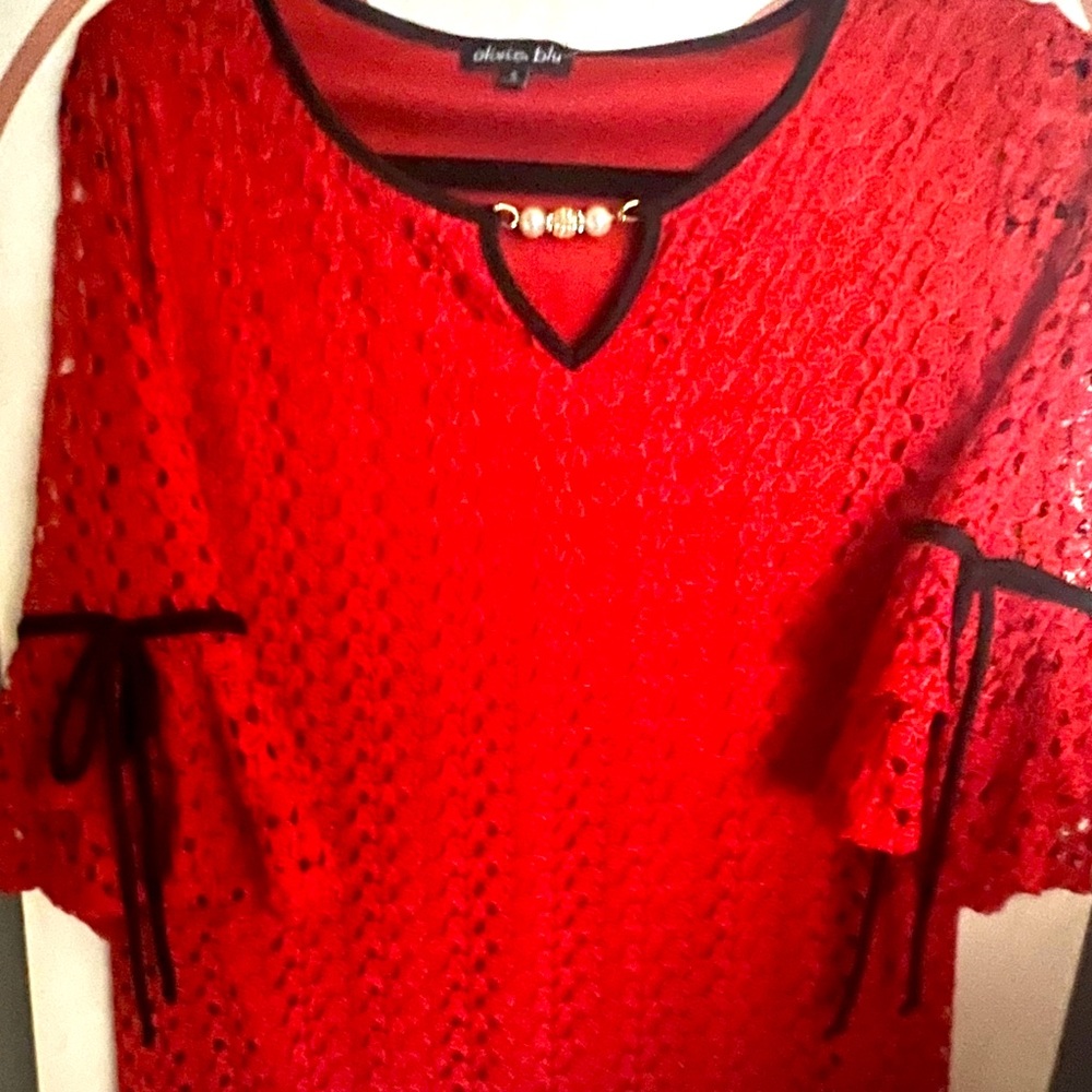 Laced sim top pearls on neck size Small